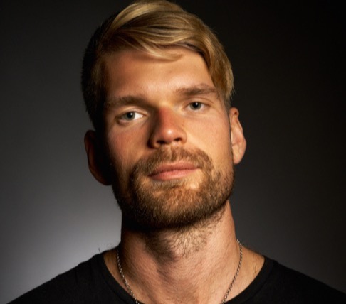 Samuel Axel — writer and narrative builder